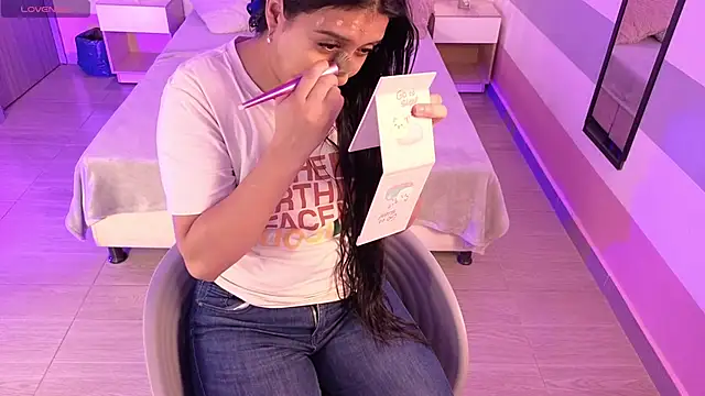 katynavarro online show from November 11, 2025, 8:53 pm