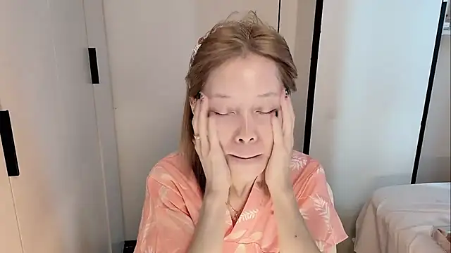 yuyu-33 online show from February 6, 2026, 4:06 am