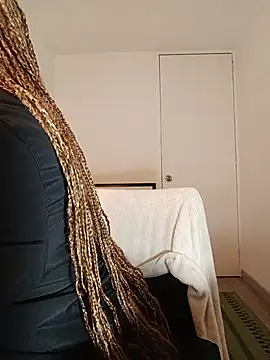 Snapshot of EvonyFoxxx chatting on February 5, 2026, 12:04 am EvonyFoxxx online show from February 5, 2026, 12:04 am