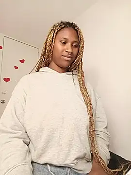 Snapshot of EvonyFoxxx chatting on March 4, 2026, 4:18 am EvonyFoxxx online show from March 4, 2026, 4:18 am