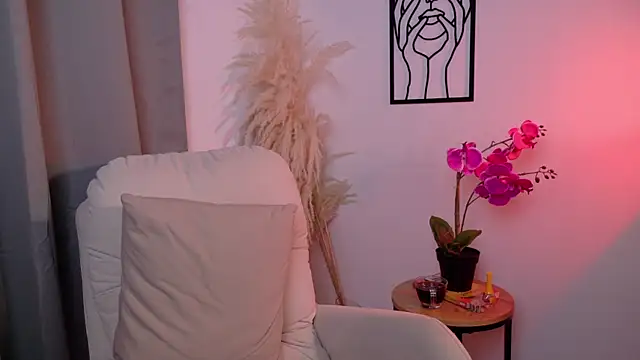 SeleneNova online show from April 10, 2026, 4:12 pm