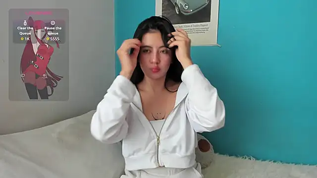 -EMILY SWAN- online show from November 14, 2025, 9:02 pm