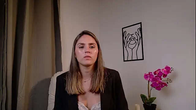 Snapshot of VictoriaNova_ chatting on February 3, 2026, 10:04 pm VictoriaNova online show from February 3, 2026, 10:04 pm