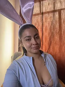 Elina Hills online show from April 3, 2026, 7:34 pm