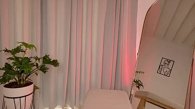 Snapshot of Zara_Nova chatting on February 5, 2026, 7:07 pm Zara Nova online show from February 5, 2026, 7:07 pm