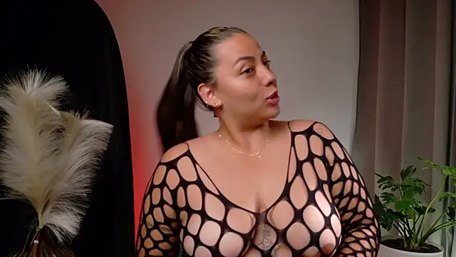 Zara Nova online show from April 28, 2026, 11:10 pm