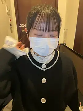 Snapshot of emiri_da_nyan chatting on November 19, 2025, 10:10 pm emiri da nyan online show from November 19, 2025, 10:10 pm