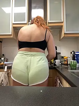 MOLO-ko online show from November 22, 2025, 3:22 pm