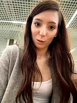 LilluKatten online show from November 5, 2025, 10:15 am