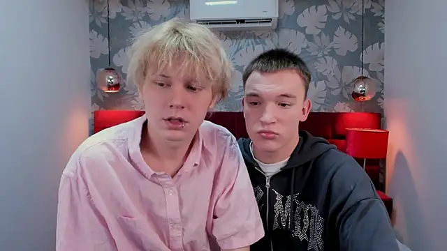 Snapshot of Kevin_Derek chatting on November 4, 2025, 1:21 pm Kevin Derek online show from November 4, 2025, 1:21 pm