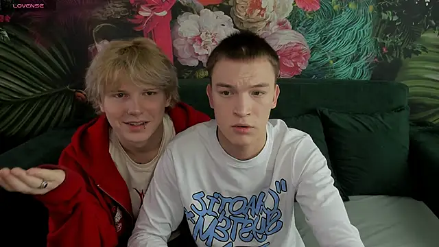 Snapshot of Kevin_Derek chatting on November 15, 2025, 7:43 pm Kevin Derek online show from November 15, 2025, 7:43 pm