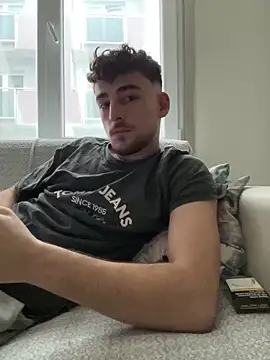 yasinesra757  online show from February 17, 2026, 8:22 am