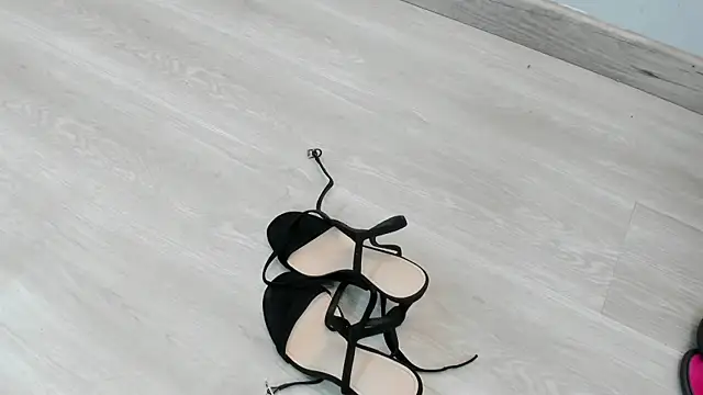 scarlett leblanc  online show from April 4, 2026, 12:46 pm