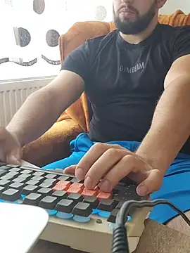 Snapshot of strongcoffee10 chatting on October 31, 2025, 10:05 am strongcoffee10 online show from October 31, 2025, 10:05 am