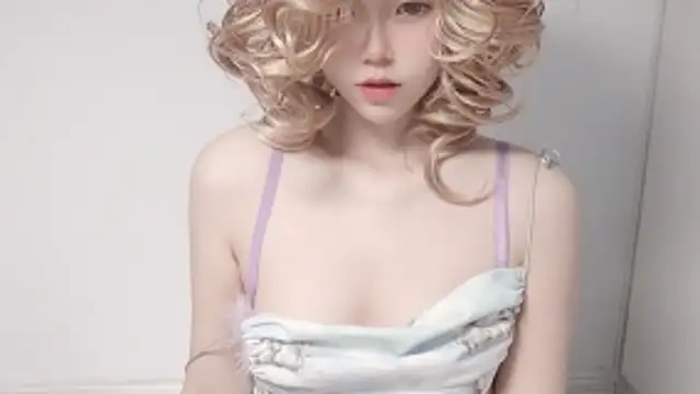 JuliaNoir online show from March 25, 2026, 10:10 am