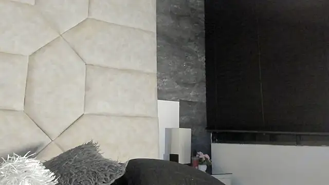 Liia Leens online show from February 15, 2026, 3:58 am