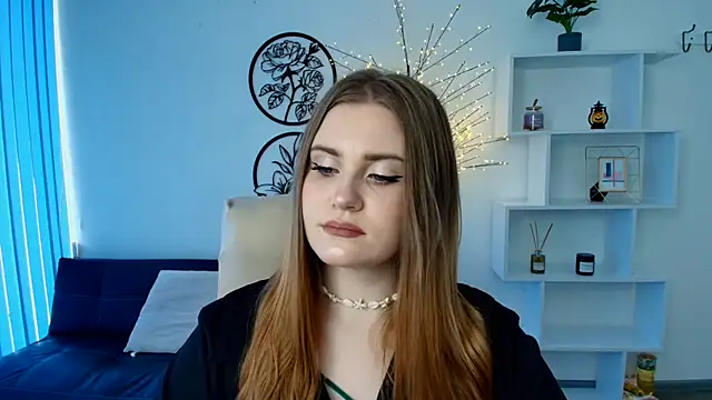 NinaSavkoo online show from November 4, 2025, 8:35 am