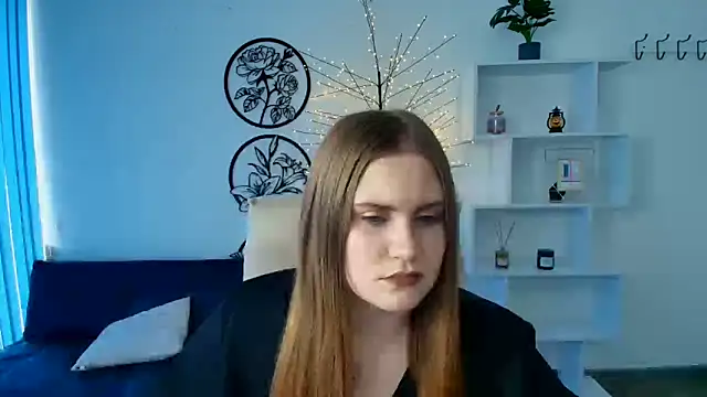 NinaSavkoo online show from November 6, 2025, 10:49 am