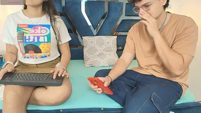 Snapshot of Zoe_And_Dylan_ chatting on November 11, 2025, 12:16 pm Zoe And Dylan online show from November 11, 2025, 12:16 pm