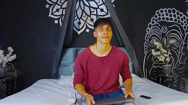 AlessioVitale online show from December 5, 2025, 12:03 pm