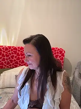 Snapshot of HotLdyllic chatting on February 8, 2026, 4:43 pm HotLdyllic online show from February 8, 2026, 4:43 pm