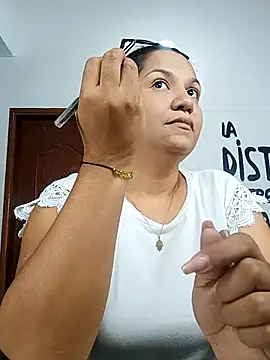 Samaraa Lee online show from November 24, 2025, 11:43 am