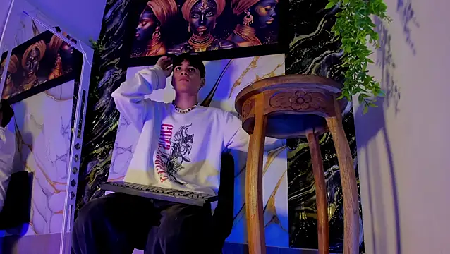 Leo Glow online show from April 13, 2026, 2:22 pm