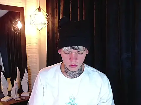 frankboyx online show from November 12, 2025, 7:24 pm