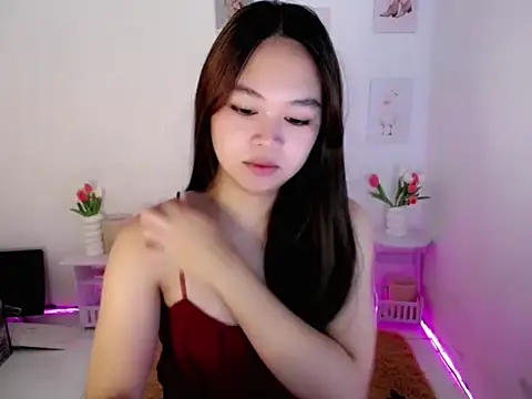 lustfullakim online show from July 28, 2026, 3:32 pm