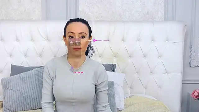 AmnaMo online show from November 9, 2025, 7:28 am