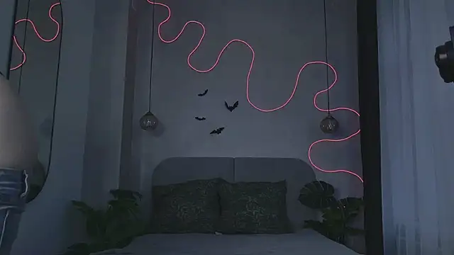 xomiaa online show from November 7, 2025, 6:46 am