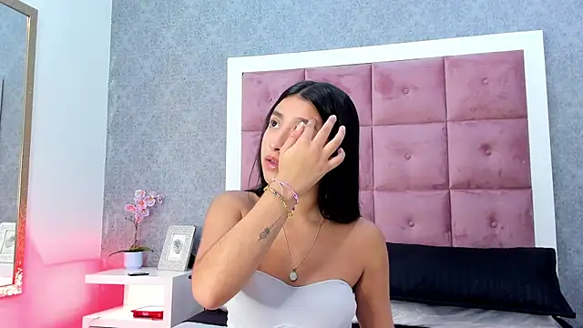 ailenaranda online show from November 18, 2025, 12:31 pm