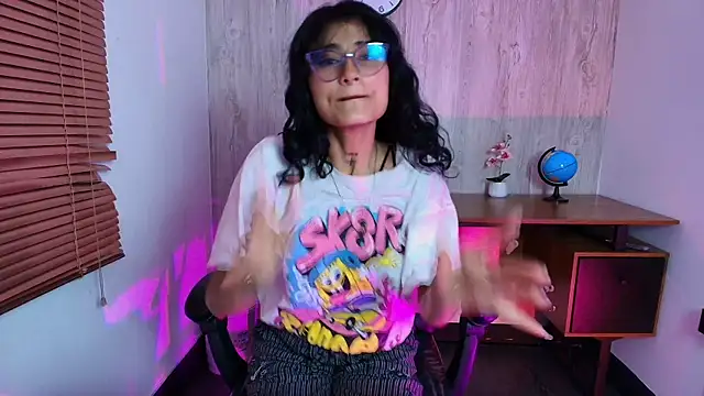 Snapshot of liliclan_ chatting on November 18, 2025, 4:06 am liliclan online show from November 18, 2025, 4:06 am