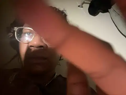 Snapshot of SpoiledLuxuriously chatting on November 8, 2025, 9:35 pm SpoiledLuxuriously online show from November 8, 2025, 9:35 pm