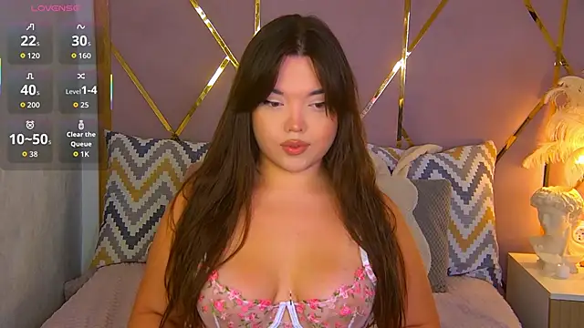 NaomiAster online show from November 14, 2025, 6:23 am