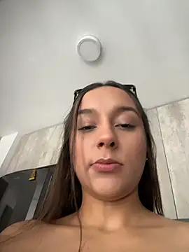 Brunettecollins05 online show from July 21, 2026, 9:17 pm