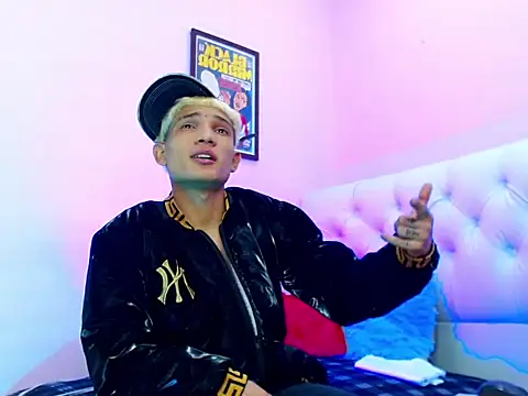 Snapshot of bad_boy_hottx chatting on November 5, 2025, 11:16 pm bad boy hottx online show from November 5, 2025, 11:16 pm