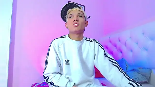 Snapshot of bad_boy_hottx chatting on November 17, 2025, 8:31 am bad boy hottx online show from November 17, 2025, 8:31 am