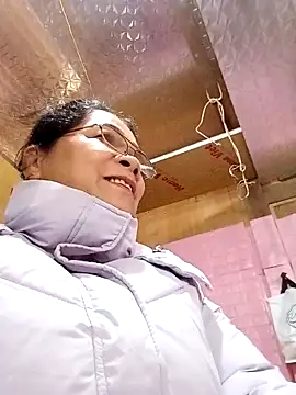 small-house123 online show from November 14, 2025, 2:10 am