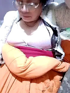 small-house123 online show from November 28, 2025, 10:12 pm