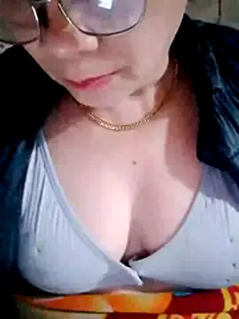 small-house123 online show from February 3, 2026, 12:53 am