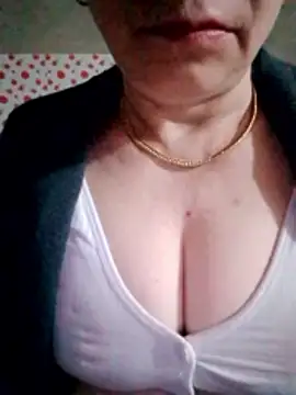 small-house123 online show from February 7, 2026, 10:57 pm