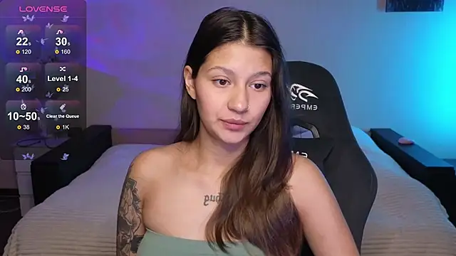 Snapshot of Nikol_Goldysss chatting on November 10, 2025, 1:26 am Nikol Goldysss online show from November 10, 2025, 1:26 am