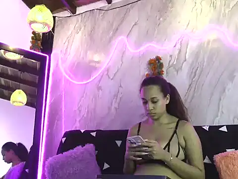 Snapshot of kima_hot20 chatting on November 5, 2025, 10:48 am kima hot20 online show from November 5, 2025, 10:48 am