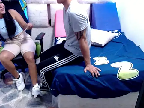 Snapshot of Maynowandchloe_ chatting on November 6, 2025, 1:12 pm Maynowandchloe online show from November 6, 2025, 1:12 pm