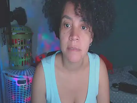 Snapshot of shayna_cute chatting on June 16, 2026, 12:13 am shayna cute online show from June 16, 2026, 12:13 am