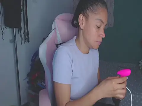 shayna cute online show from July 18, 2026, 2:49 am