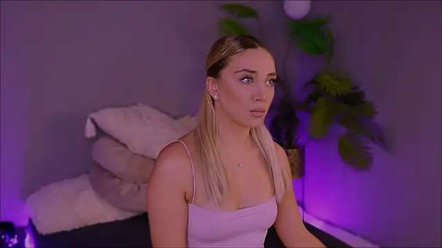 Snapshot of HotJesssX chatting on November 7, 2025, 8:09 pm HotJesssX online show from November 7, 2025, 8:09 pm