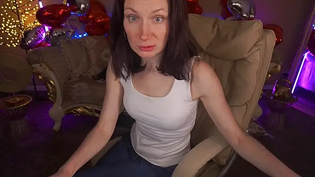 AmiraGoldd online show from February 16, 2026, 2:18 am