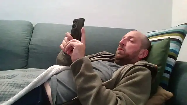 Snapshot of luca_beech88 chatting on April 5, 2026, 5:10 pm luca beech88 online show from April 5, 2026, 5:10 pm